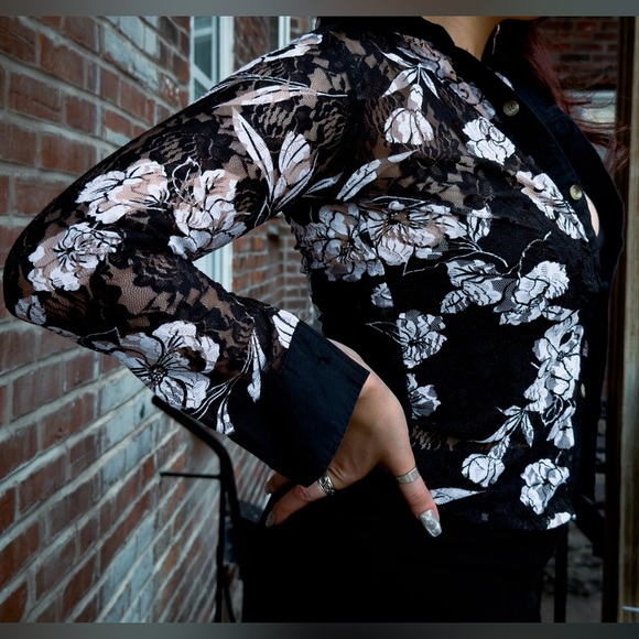 Floral Lace Button-Up Blouse - Picture 2 of 4